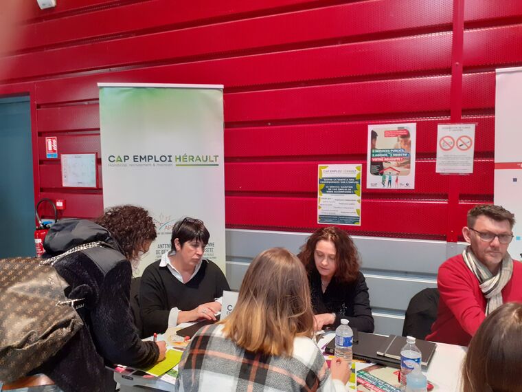 forum emploi bédarieux stand cap emploi hérault